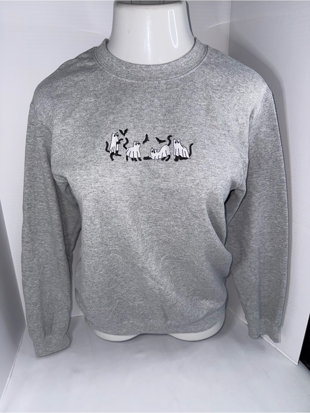 Gray Cat embroidered Crewneck Sweater - unisex Small